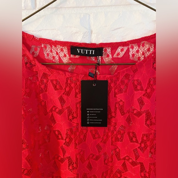 Vutti Star Lace Peplum Top size XL
NWT - Picture 5 of 6